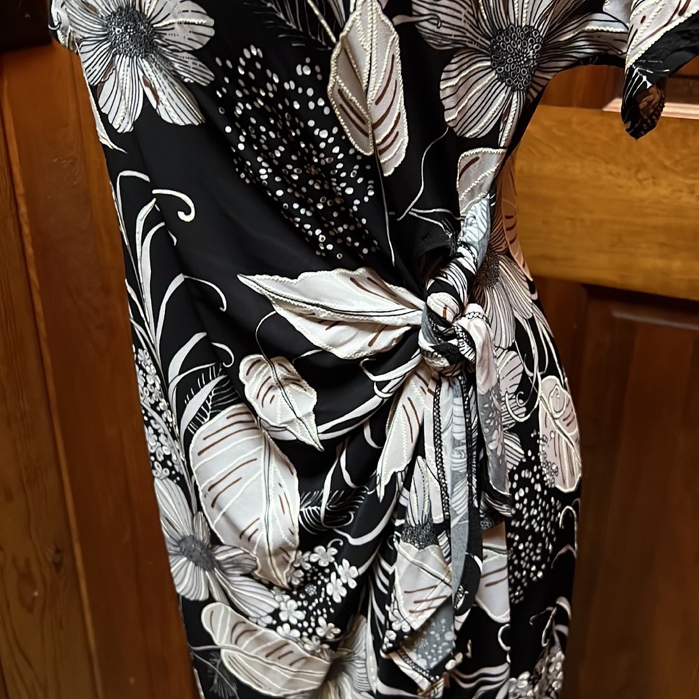 Dress - Picture 3 of 4